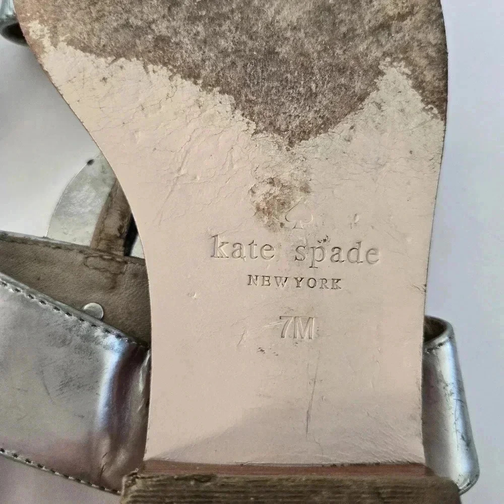 Kate Spade bee silver sandals with rhinestone leather sole detail sz 7 - Picture 4 of 9